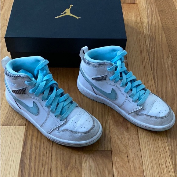 girls teal nike shoes